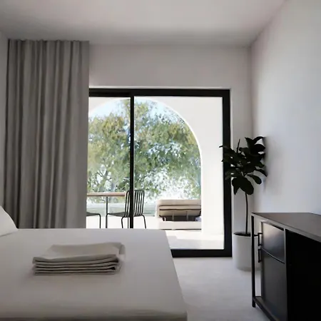 Aiora Hotel 3*